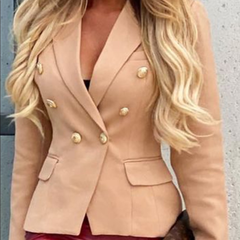 Blazer ordered from uk but fits s to m size .